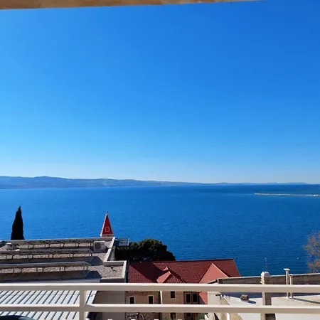 Luka Apartment *