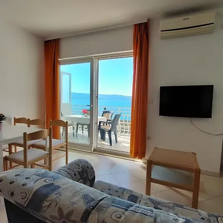 Luka Apartment *