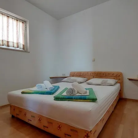 Luka Apartment *