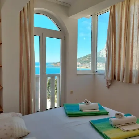 Luka Apartment *