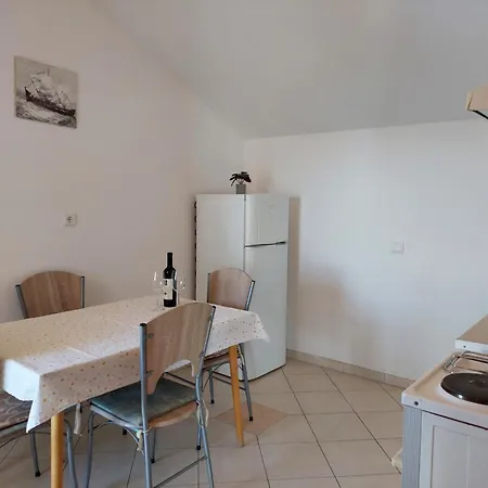 Luka Apartment *